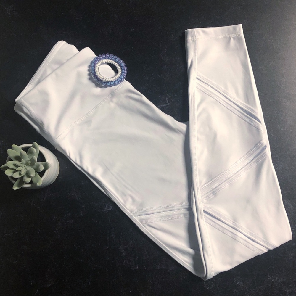 NEW! MONO B WHITE ATHLETIC WEAR LEGGINGS - Picture 2 of 2